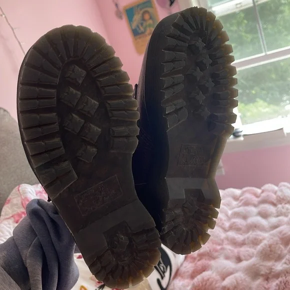 Devon Heart Dr. Martens - Picture 3 of 8